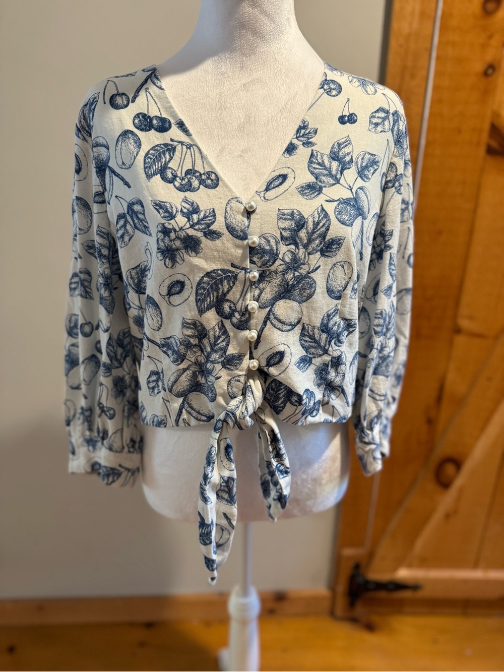 Joie Linen Blend Summer Toile Pearl Button Front Blouse, M